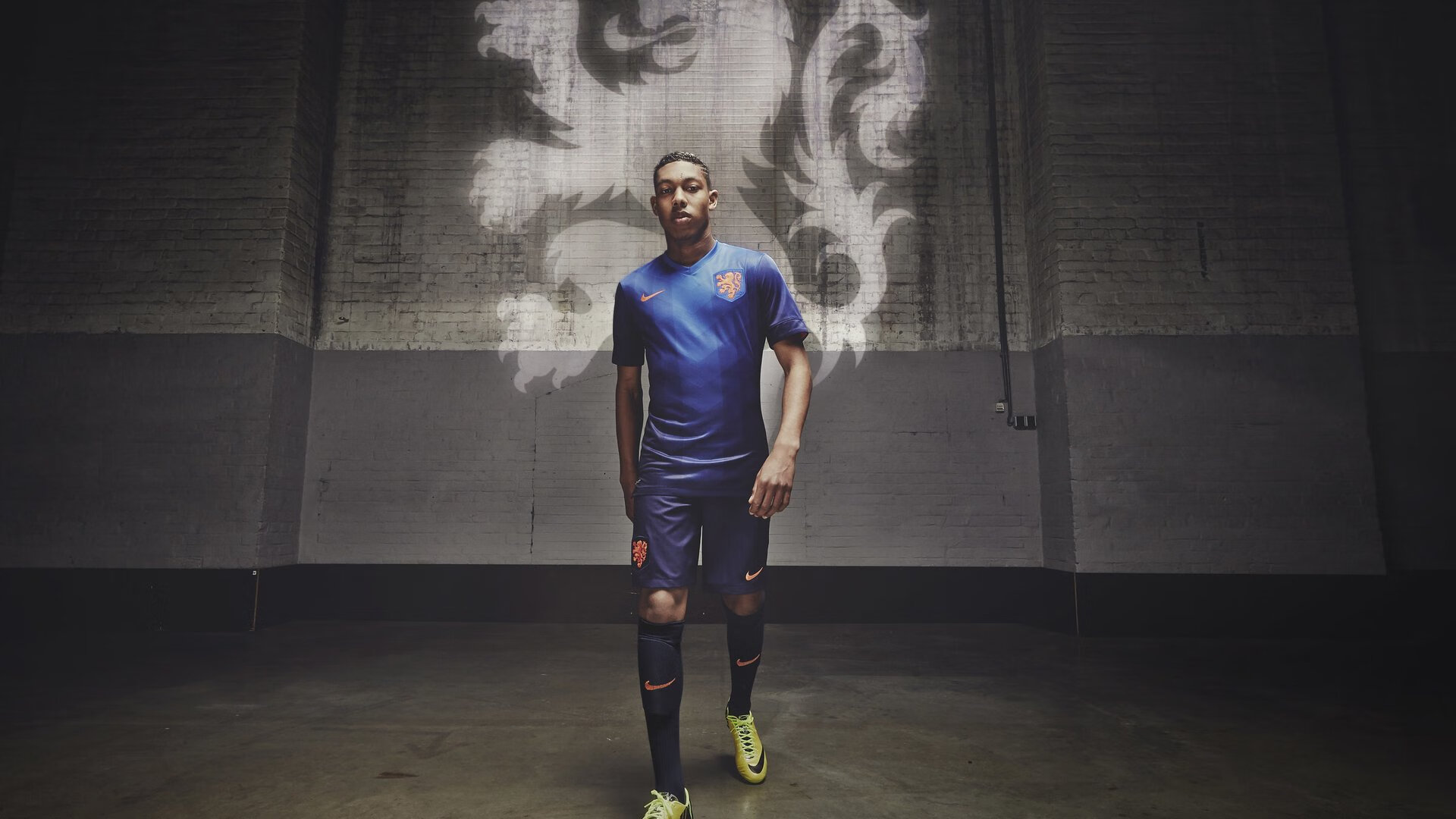 金玟哉带动全队节奏，智利压制埃及，足球场上的地缘博弈密码