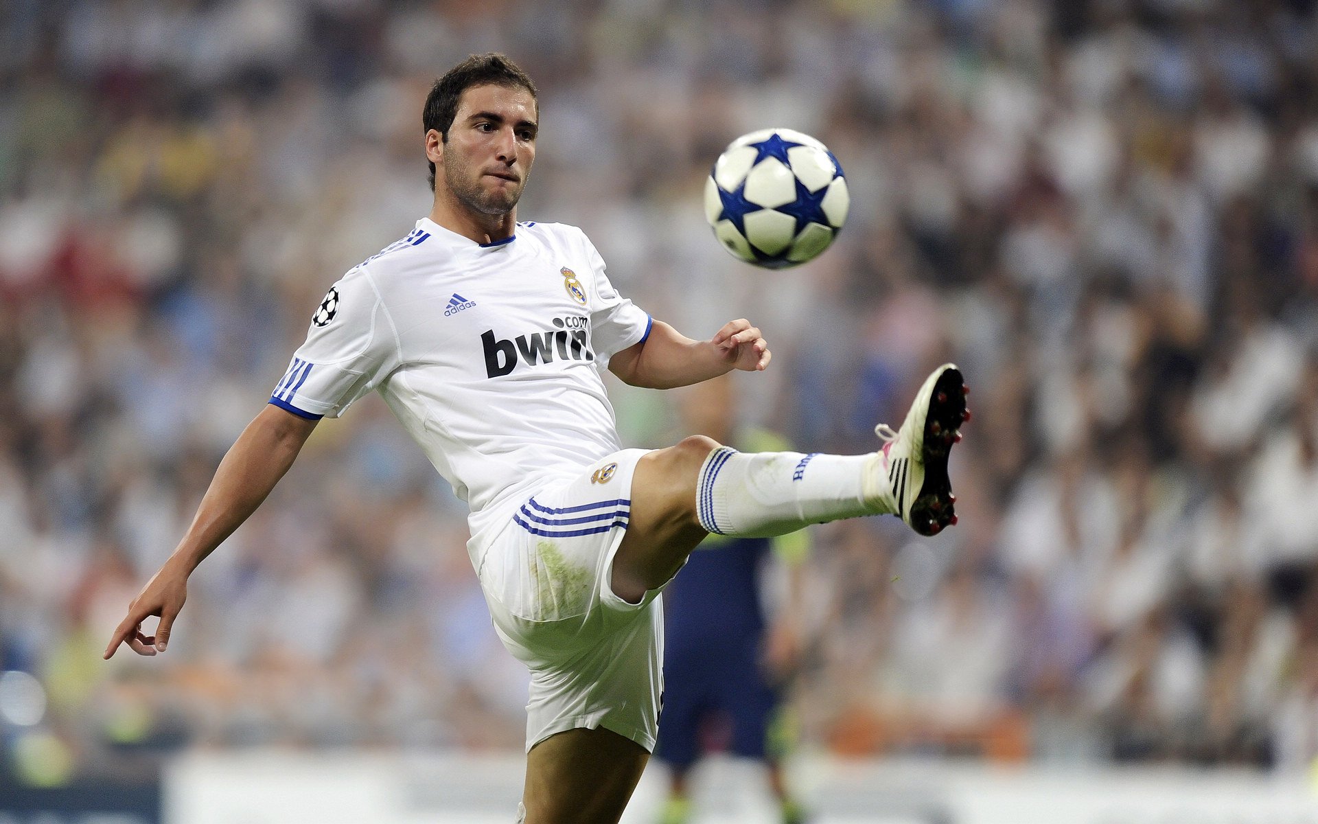 格列兹曼生涯之夜，一箭穿双雄，阿森纳与尤文共证传奇